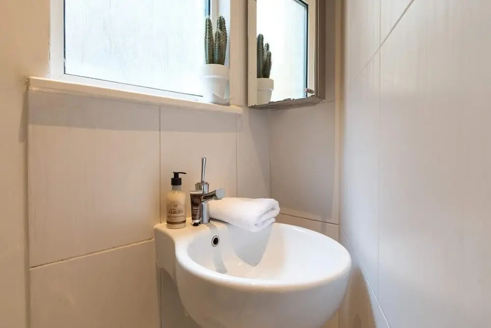 Homely 2 Bedroom Near Shepherd's Bush Tube