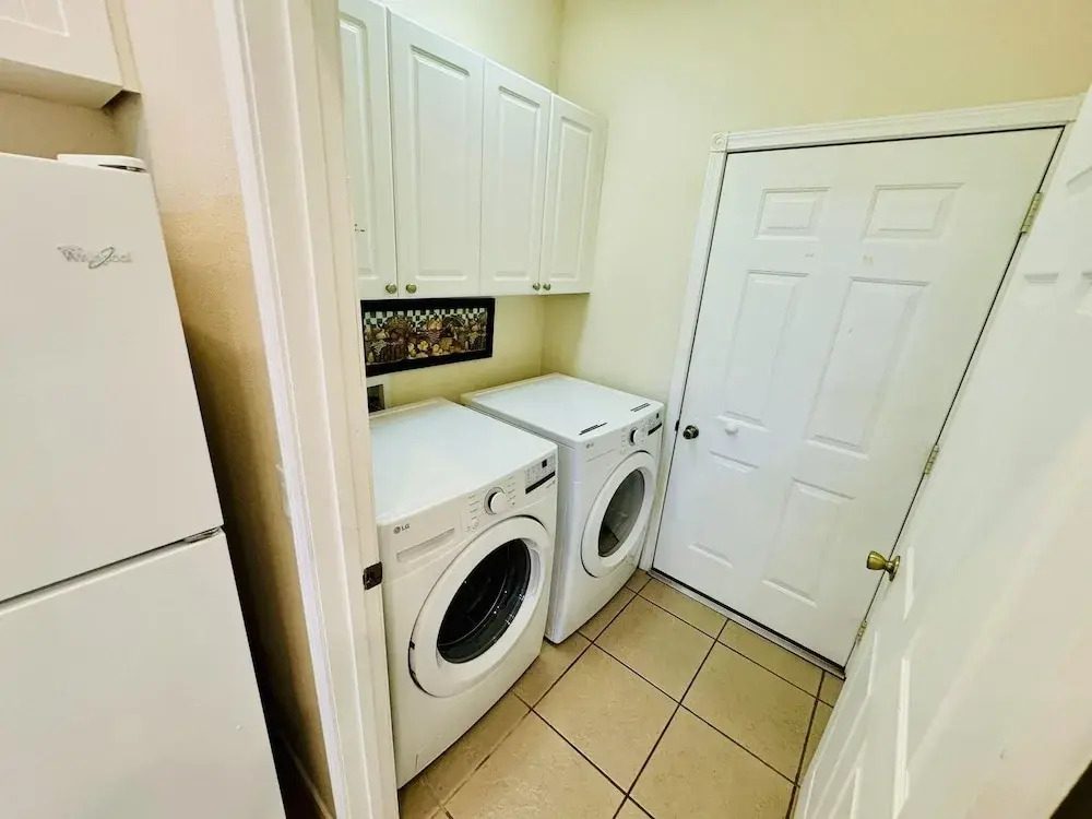 4/3 Vacation Home With Private Pool Located at Formosa Gardens!!
