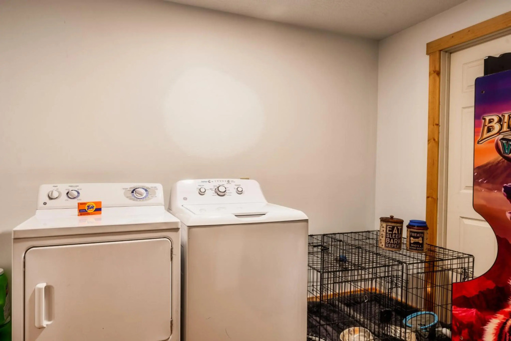 3-MasterSuites-GorgeousViews-GameRm-HotTub-Gburg7min-Ober5min-Bears!