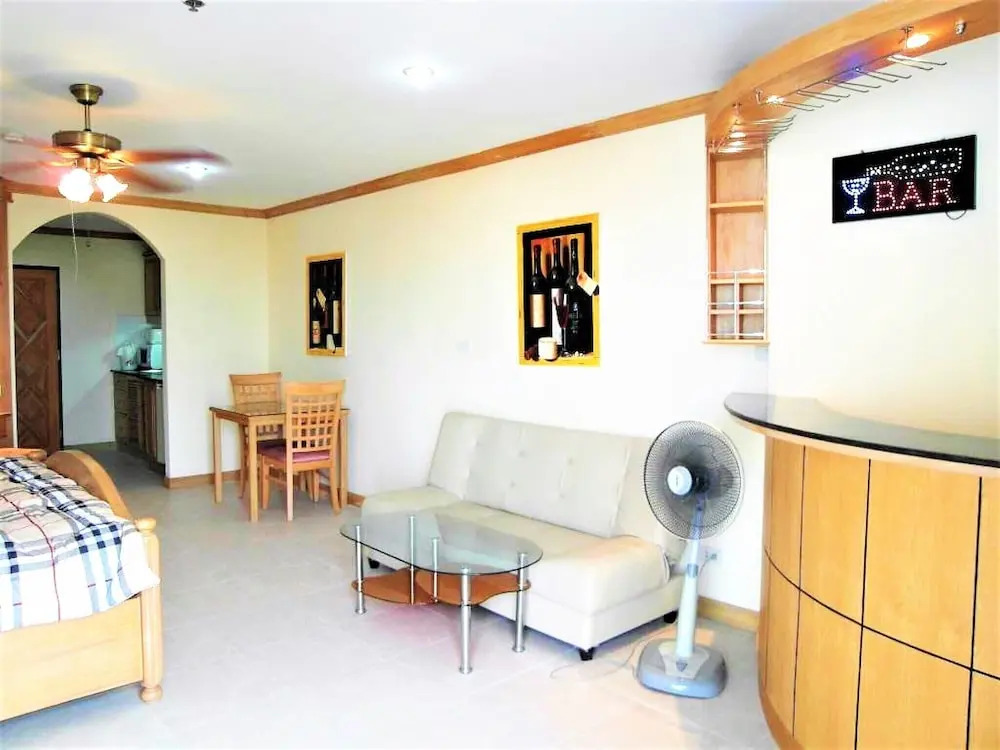 View Talay 2B studio apartment Pattaya 8th Floor sea view