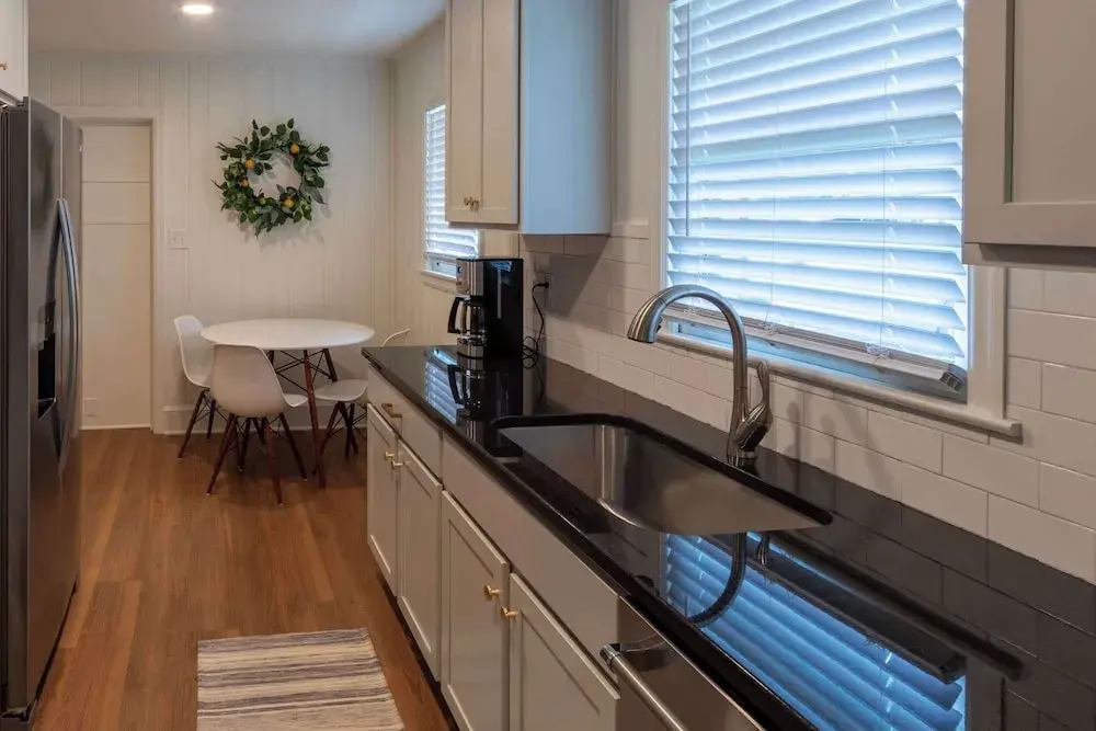 4 BR Sleeps 10 Near UGA & Downtown