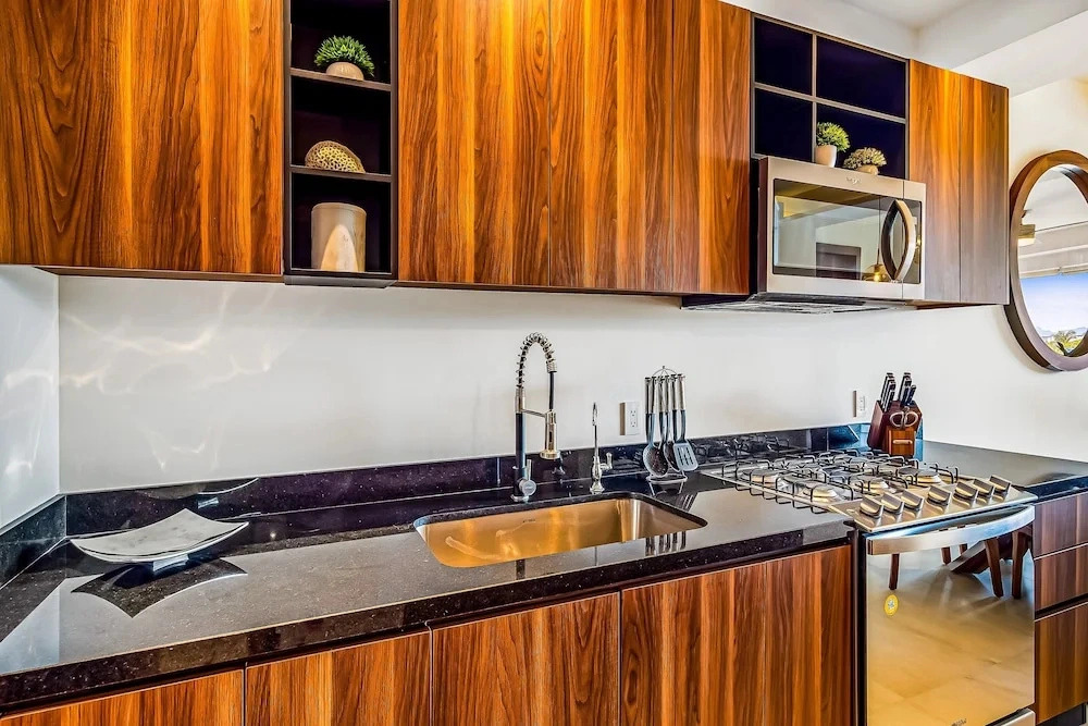 Mountain-view Apartment Near Beach With Balcony, Rooftop Pool, Gym, & Ping-pong