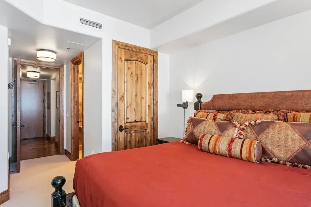 Grand Lodge - 3 Bedroom Deluxe #304 - Ski-in/out 3 Condo