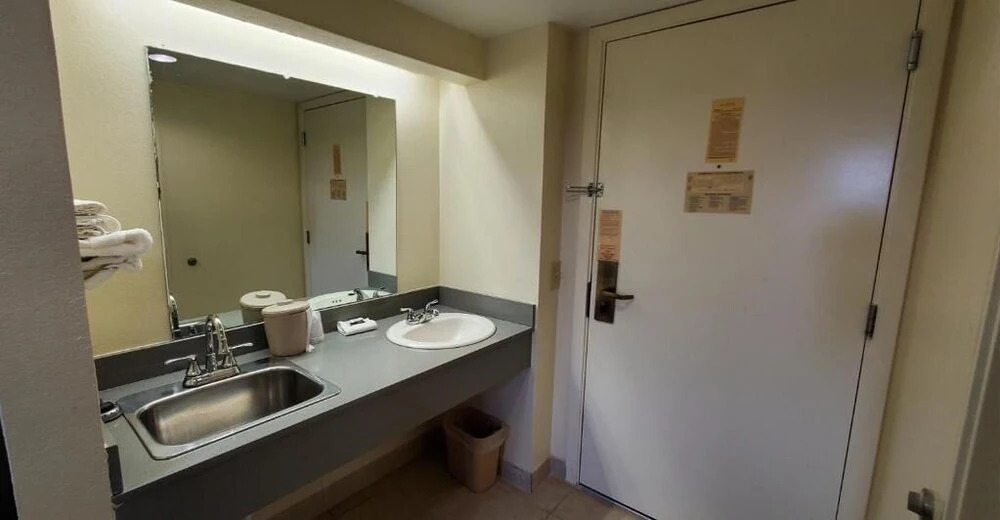 Plano Inn & Suites