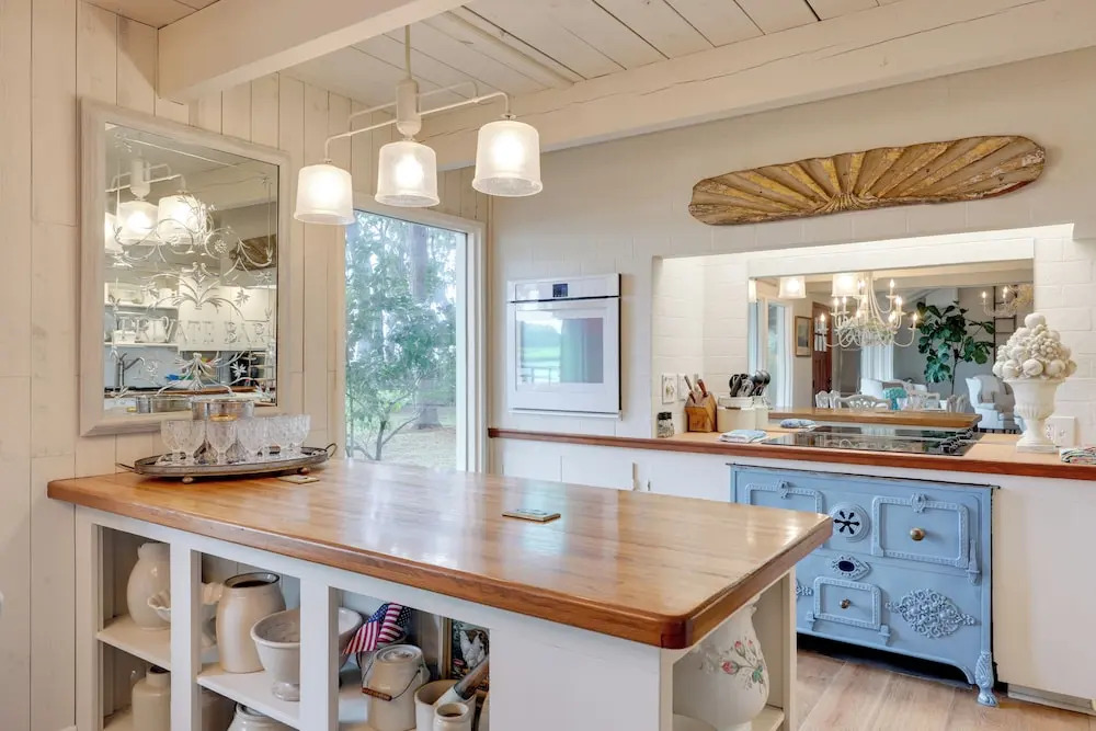Secluded Riverfront Home w/ Dock Under Mossy Oaks