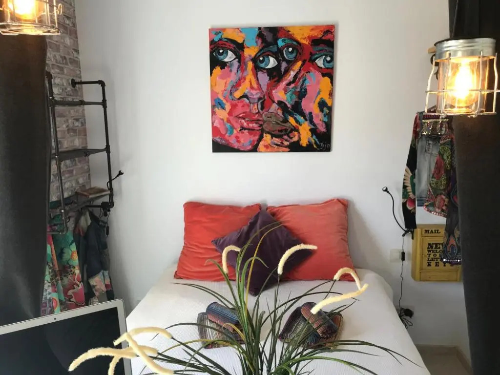 Studio "MOSAICO" WITH POOL, FIBRE OPTIC 600mb, PARKING, AIR CONDITIONER INCLUDED