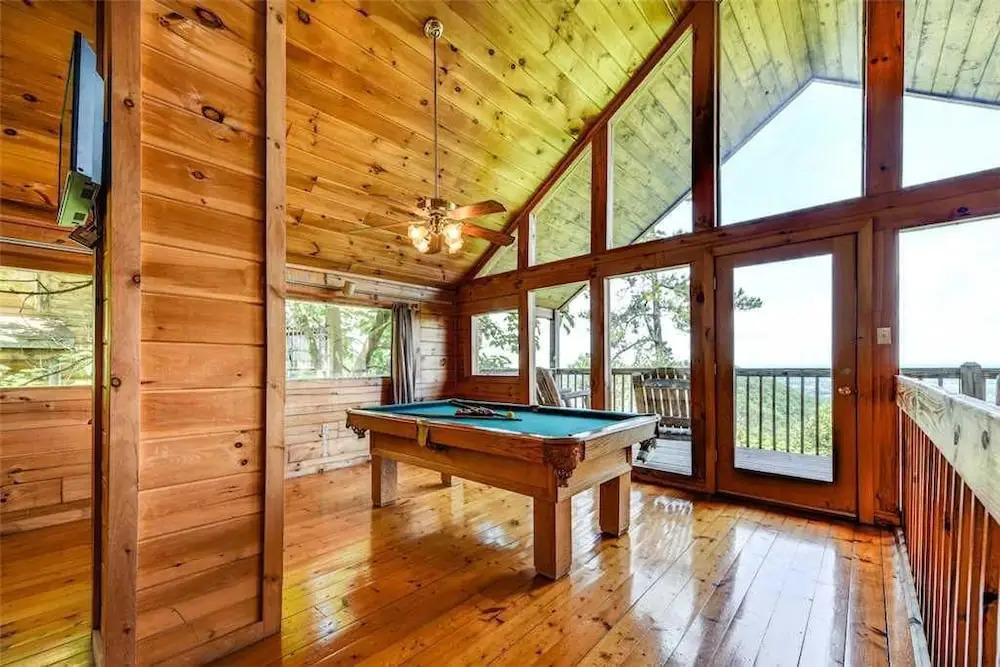 Solid Gold 1 Bedroom Home with Hot Tub