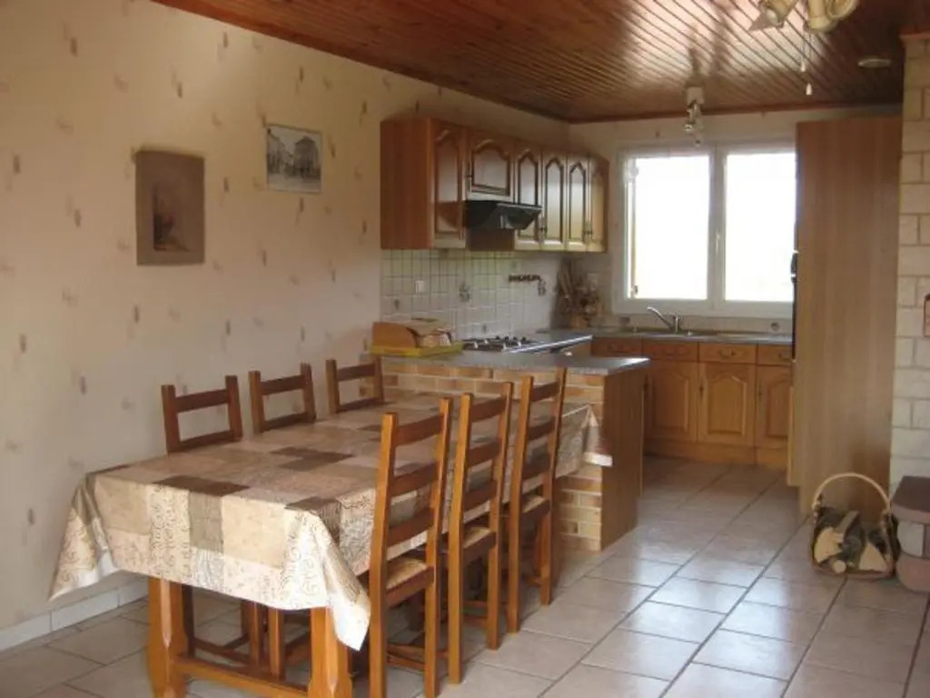 Gîte de plain-pied avec terrasse, proche port et station thermale, idéal pour familles - FR-1-589-24