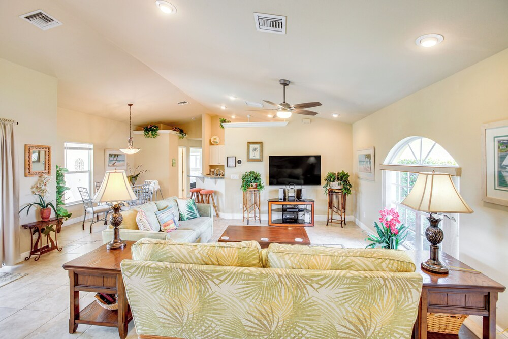 6 Mi to Waterpark: Tropical Home in Cape Coral