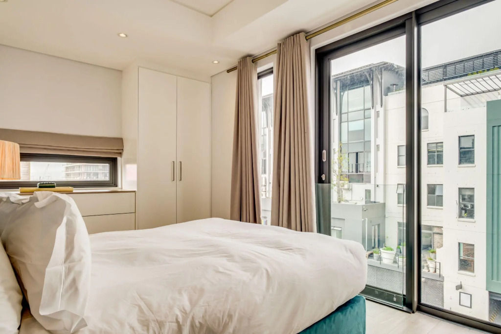 Gorgeous Apartment in Bustling De Waterkant 304 on N