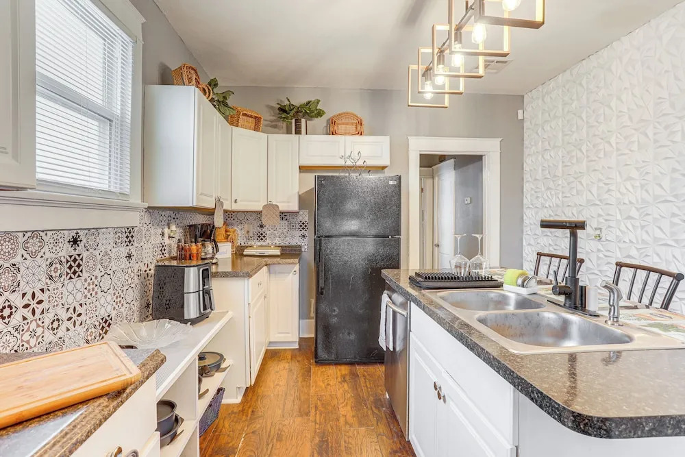 3 Mi to French Quarter: Retreat w/ Private Yard
