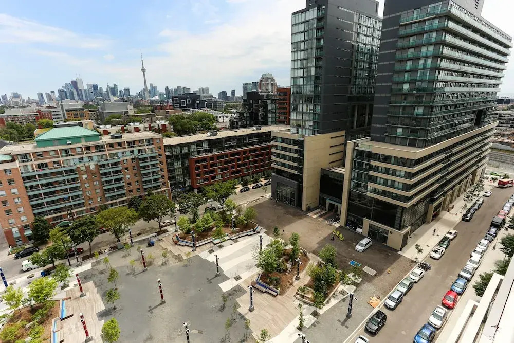Platinum Suites - Fabulous CN Tower View. 2Bed 2Bath + Free Parking