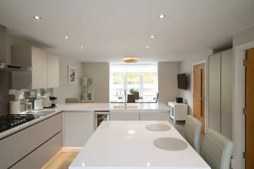 Luxury 5 Bedroom Home With Parking