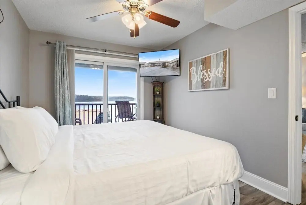 Happy Harbor Lakefront Condo