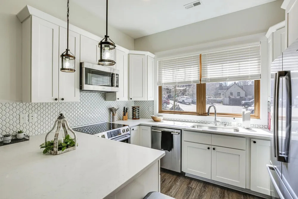 Dtwn Blowing Rock Condo w/ Private Hot Tub!