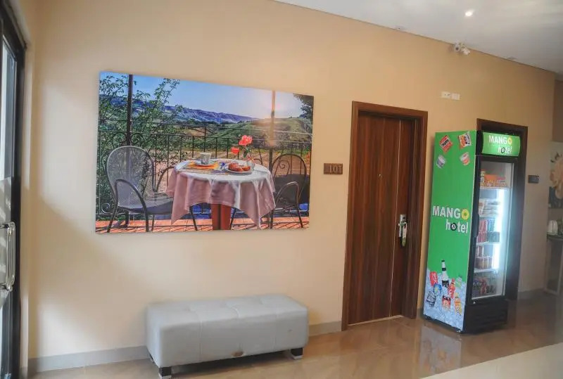 8 Mango Hotel