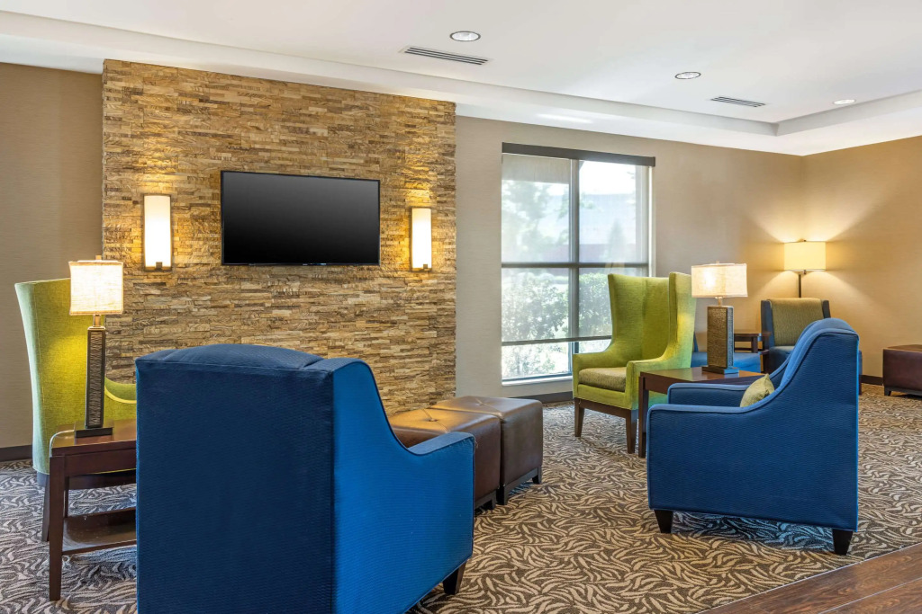 Comfort Inn & Suites At CrossPlex Village