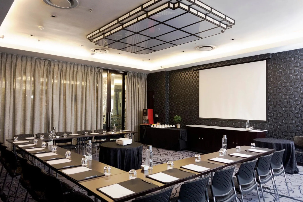 DAVINCI Hotel on Nelson Mandela Square