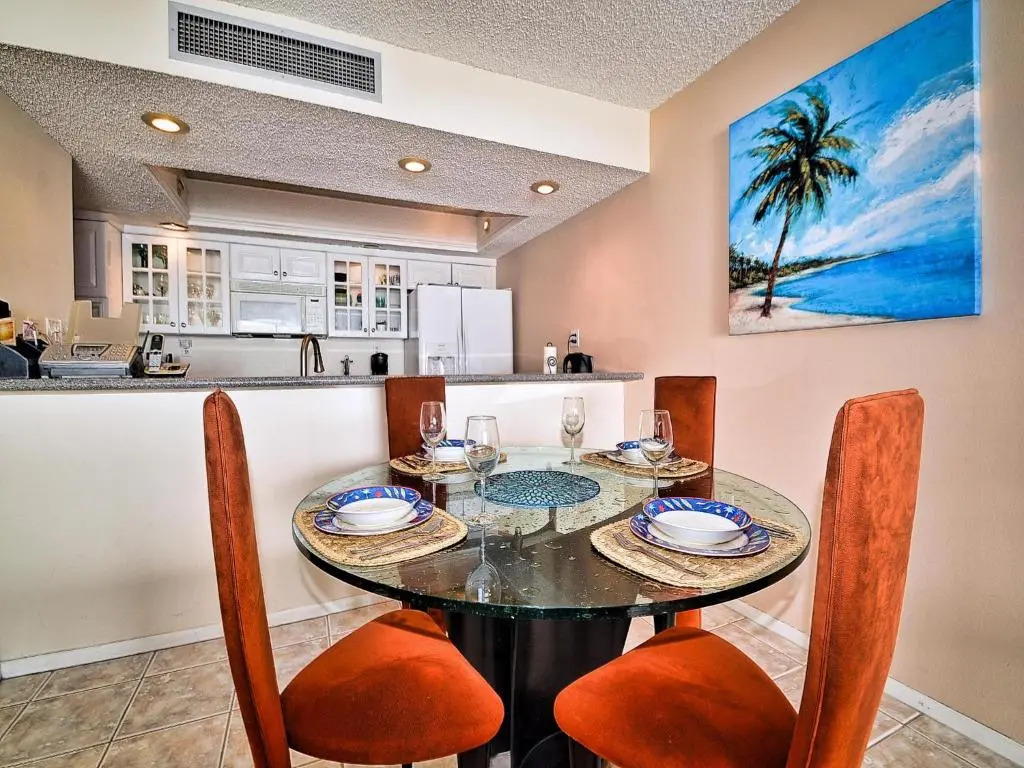440 West Condos 1508S Walk to the Beach 555