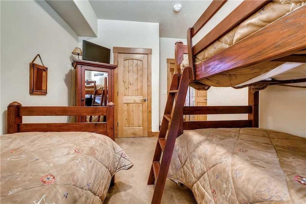 5103 Emerald Lodge, Trappeur's Crossing Apartment 4