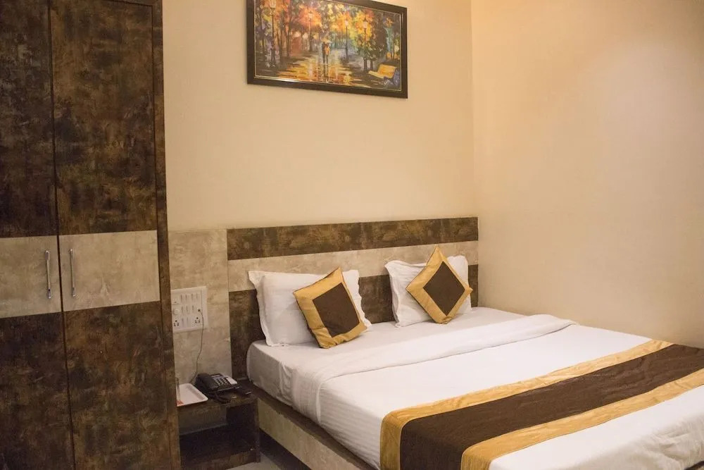 Hotel Embassy Grand