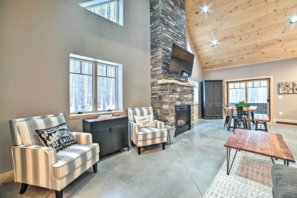 Bellaire Family Cabin: All-Season Retreat