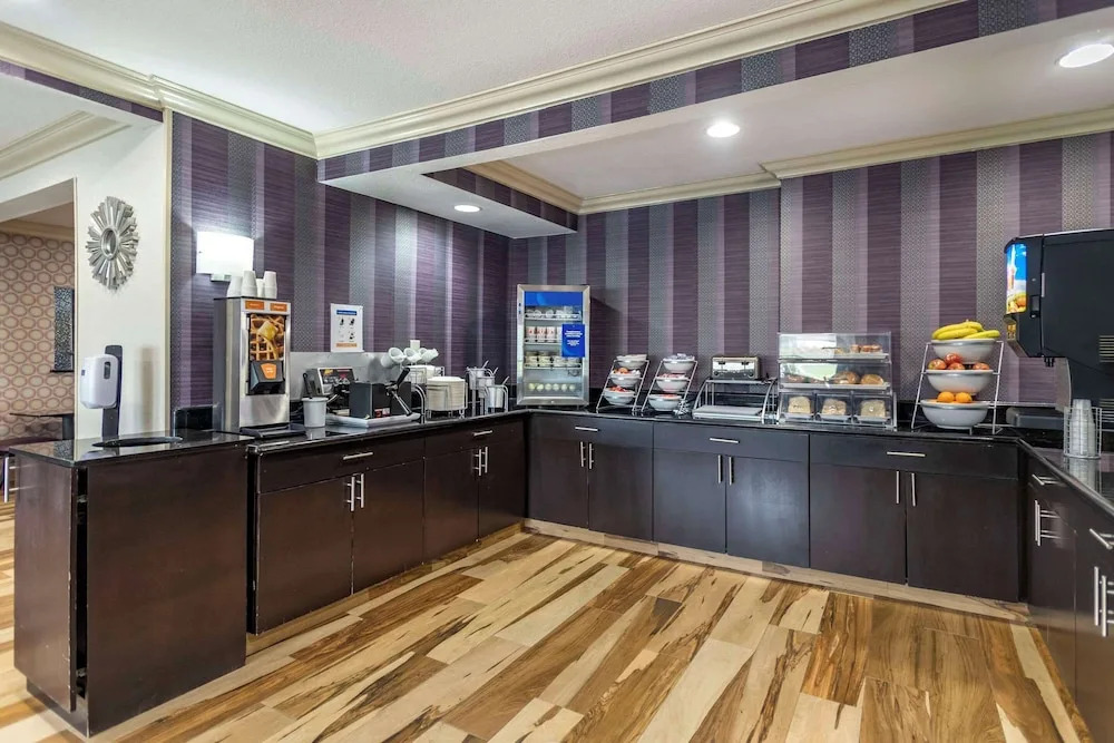 Comfort Inn Tulsa Midtown (Formerly Baymont Inns & Suites Tulsa)