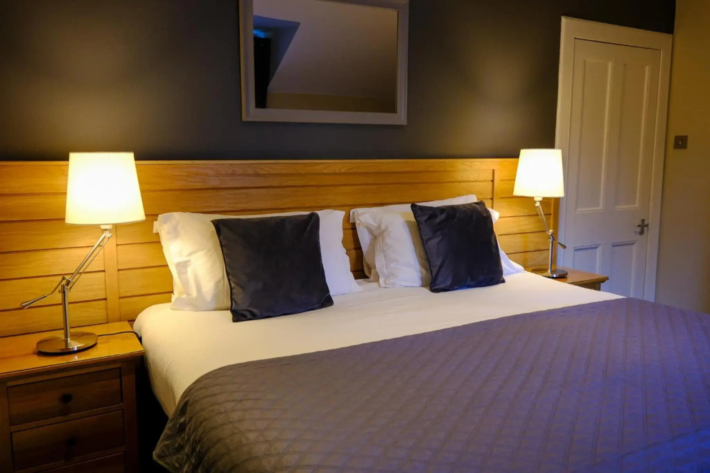 Glen Mhor Hotel at Uile-bheist Brewstillery