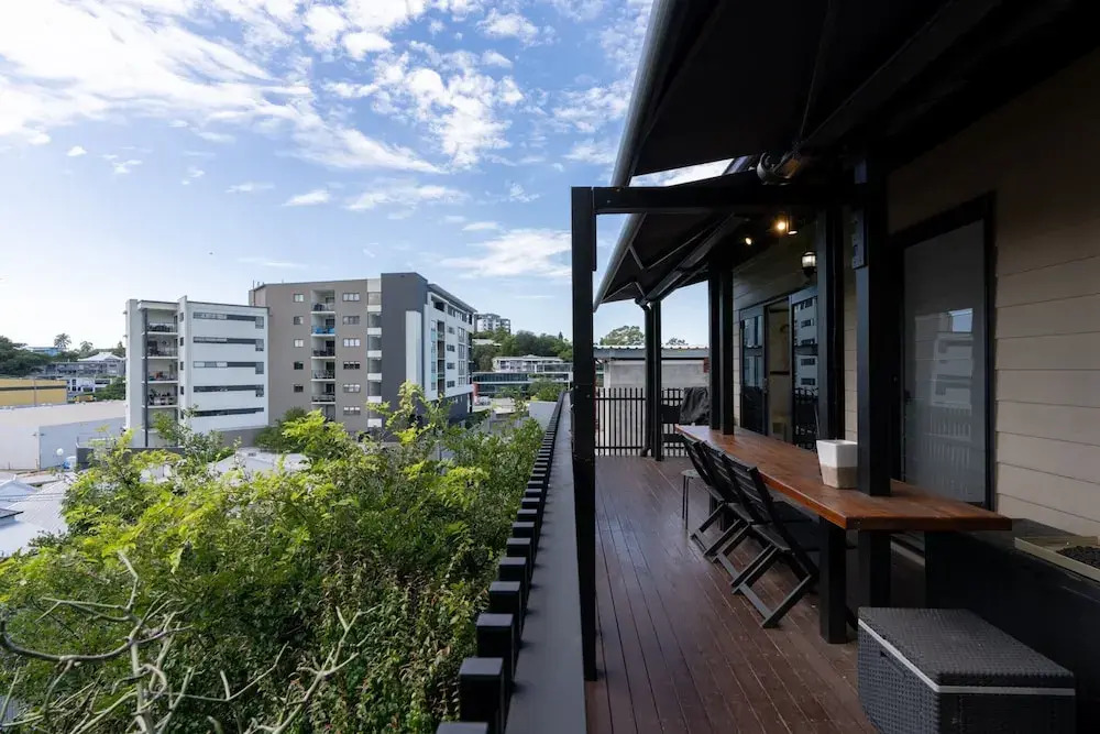 Sophisticated 2-bed Home With Alfresco Dining