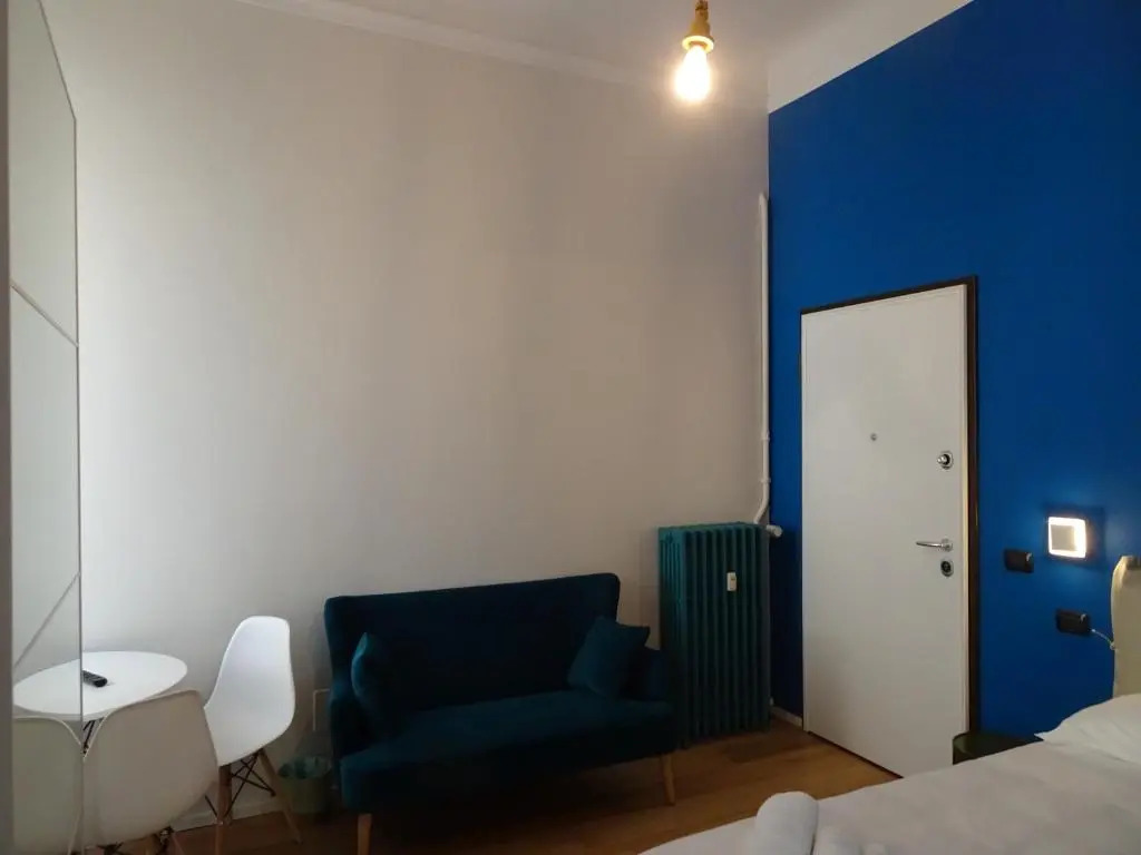 Blue design suite in Casa epoca Isola Garibaldi