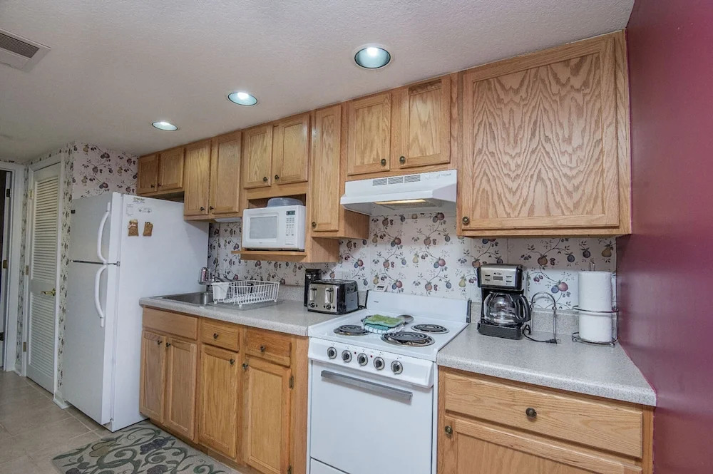 Colonial Crest Condo 104 by Heritage Cabin Rentals