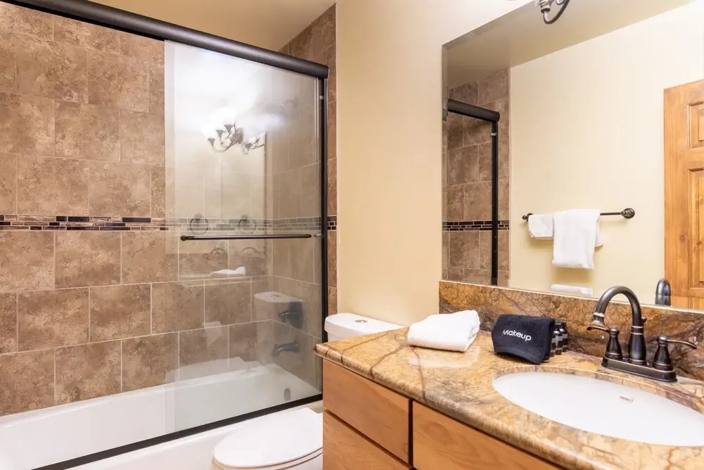 48 - Whispering Aspen Lodge 3 Bedroom Home by Redawning