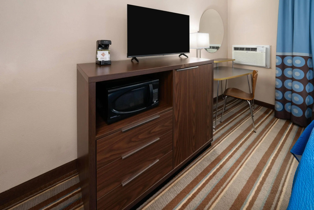 Super 8 by Wyndham Longmont/Twin Peaks