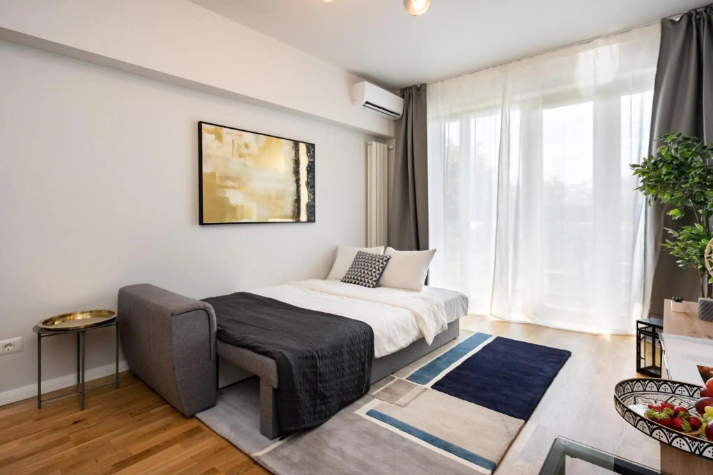 Bright 2BR Flat - Top Location - Green Views