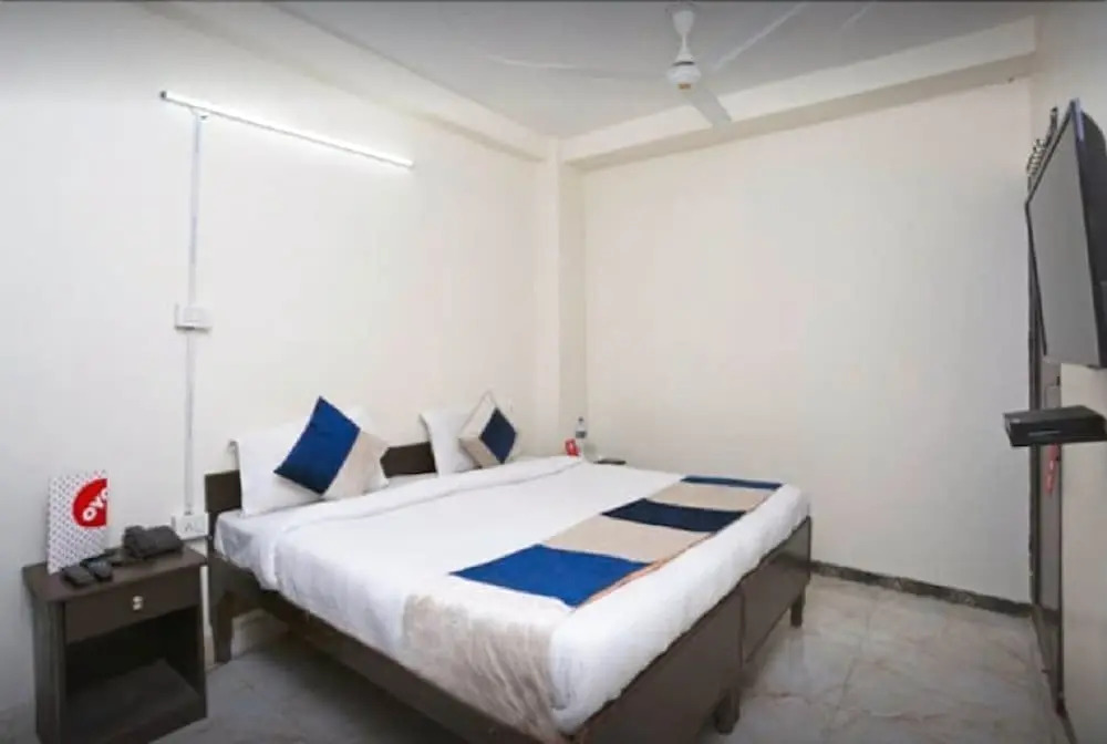 OYO 13280 Hotel Royal India