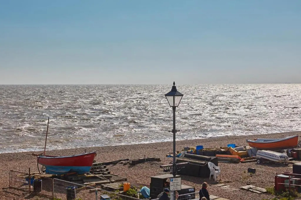 Spacious beach front apartment with stunning sea views