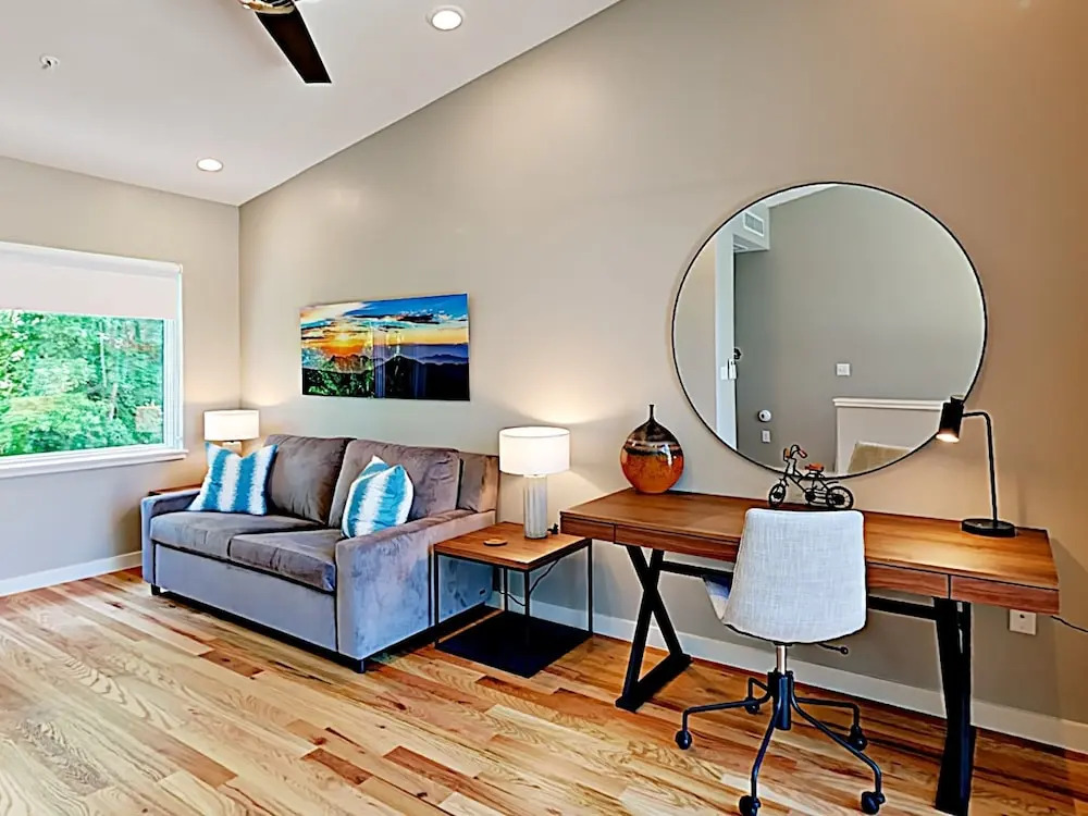 New 4-story Townhome 2 Bedrooms 2.5 Bathrooms Townhouse