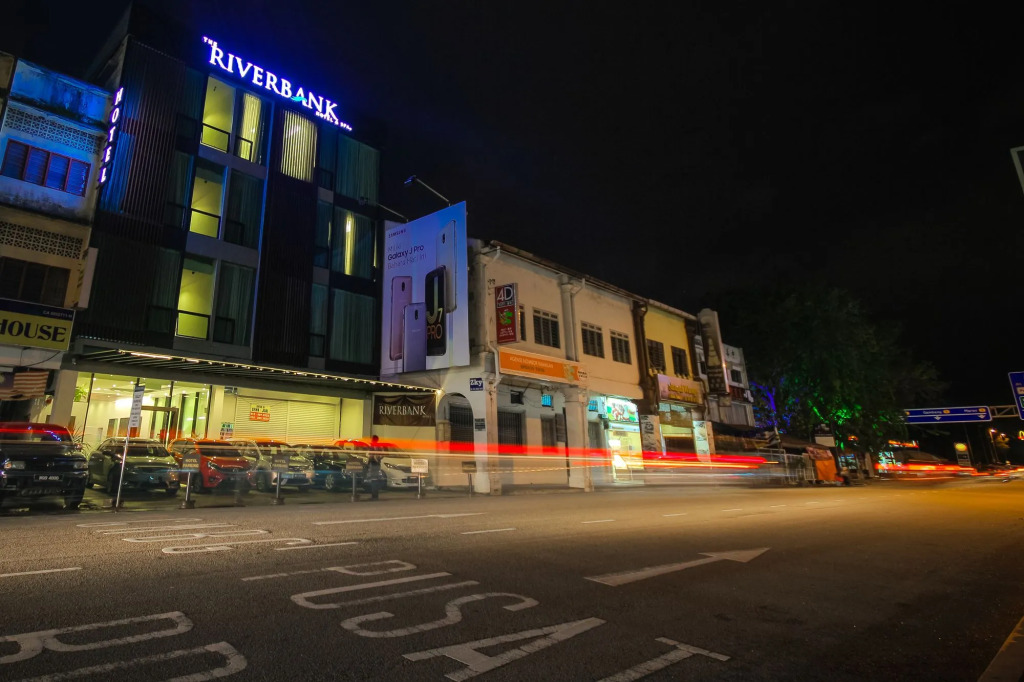 The Riverbank Hotel By MRVJ Business