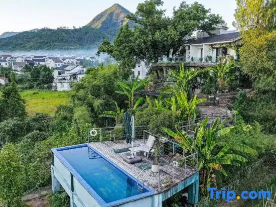 Stray Clouds Villa