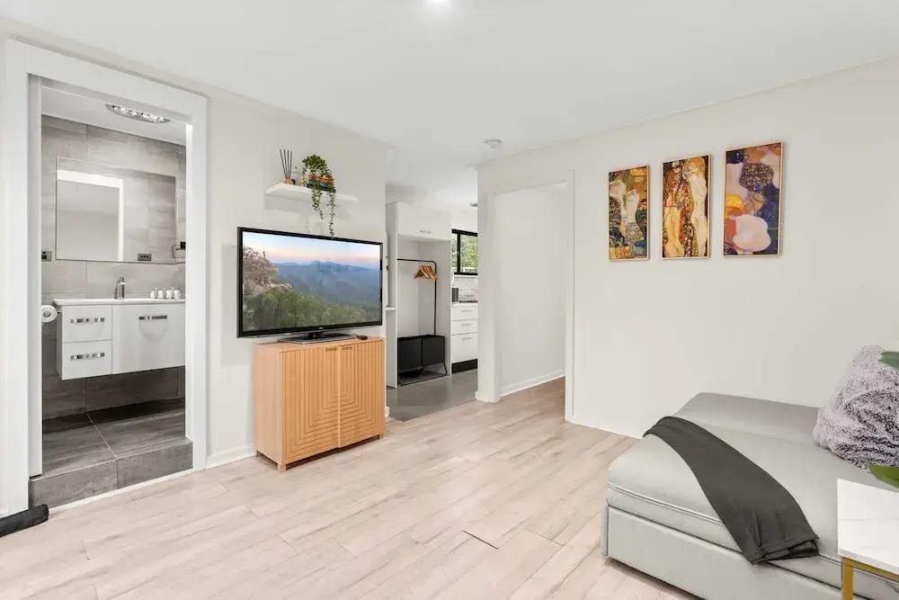 Bright 1-bed Apartment With Garden Views