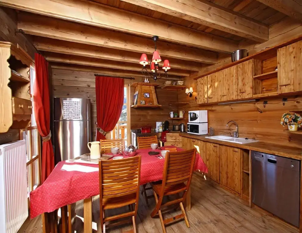 Chalet in Alpe D'huez With Sauna & Hot Tub