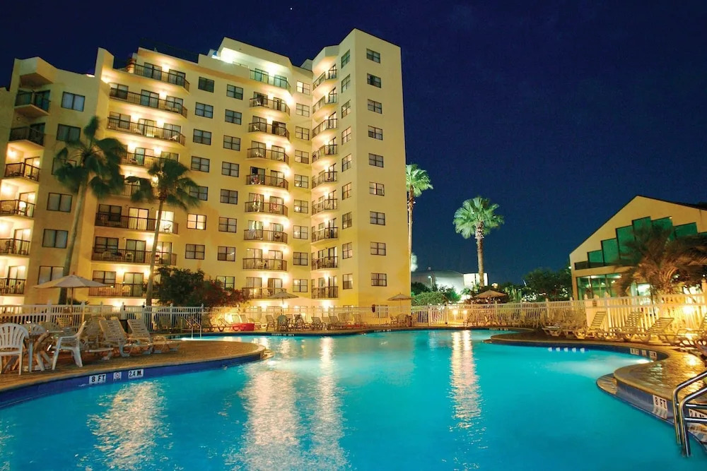 Modern 2BR Suite at Enclave 5min Universal