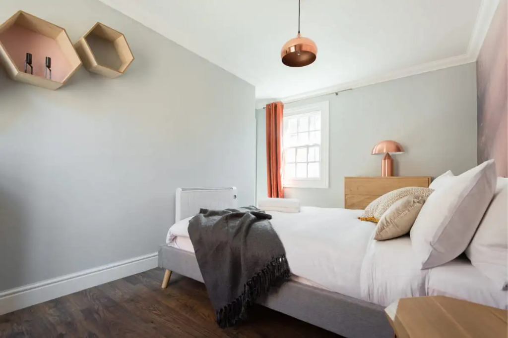 The Historic Gem - Sleek & Central 3BDR Maisonette