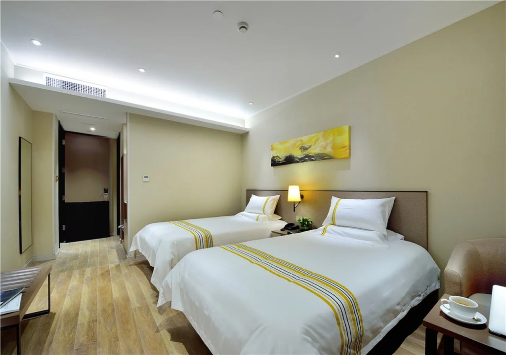 Homeinn Plus Hotel (Shenyang Railway Station East Square Subway Station)