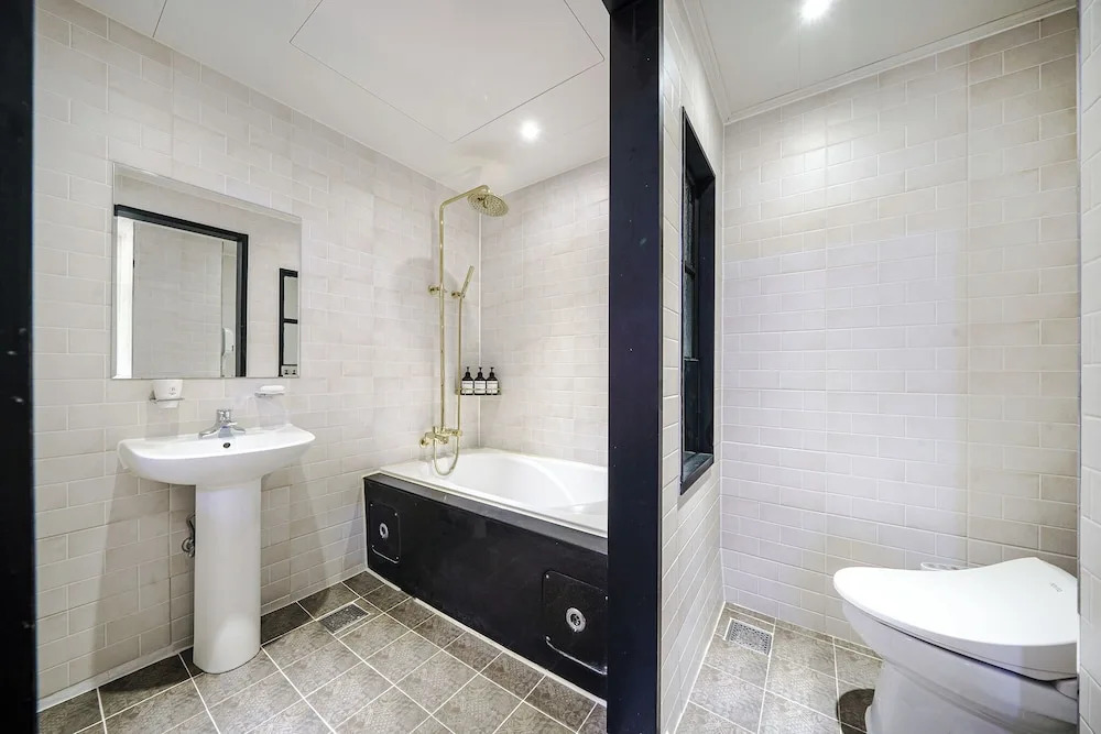 Brown Dot Hotel Angang