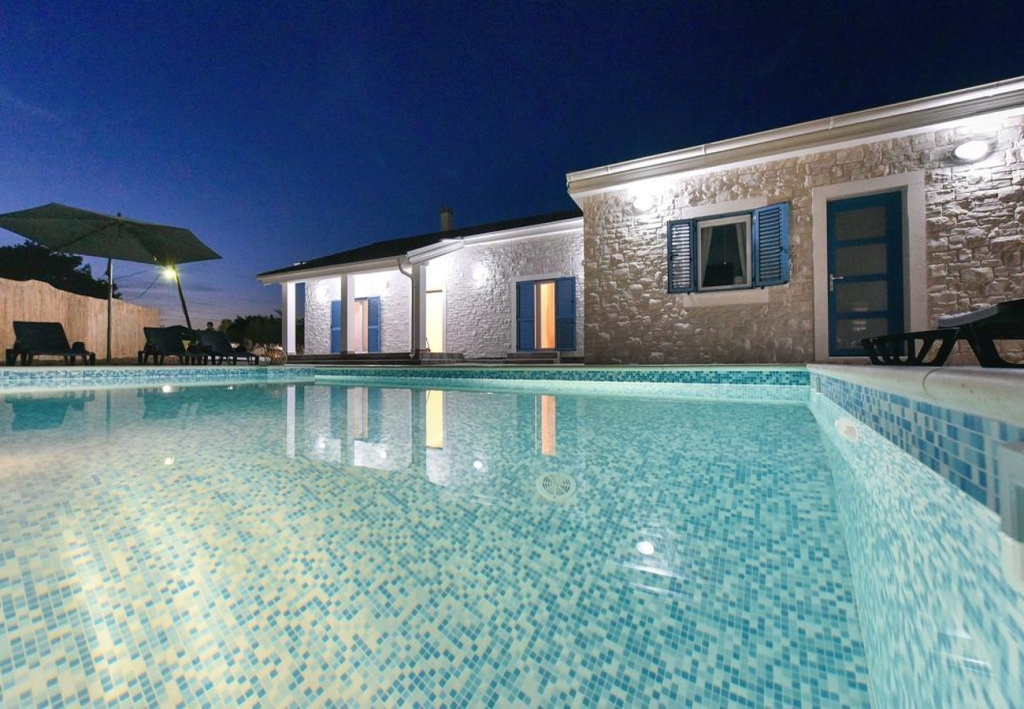 Holiday house Ani 1 - with pool : Privlaka, Zadar riviera