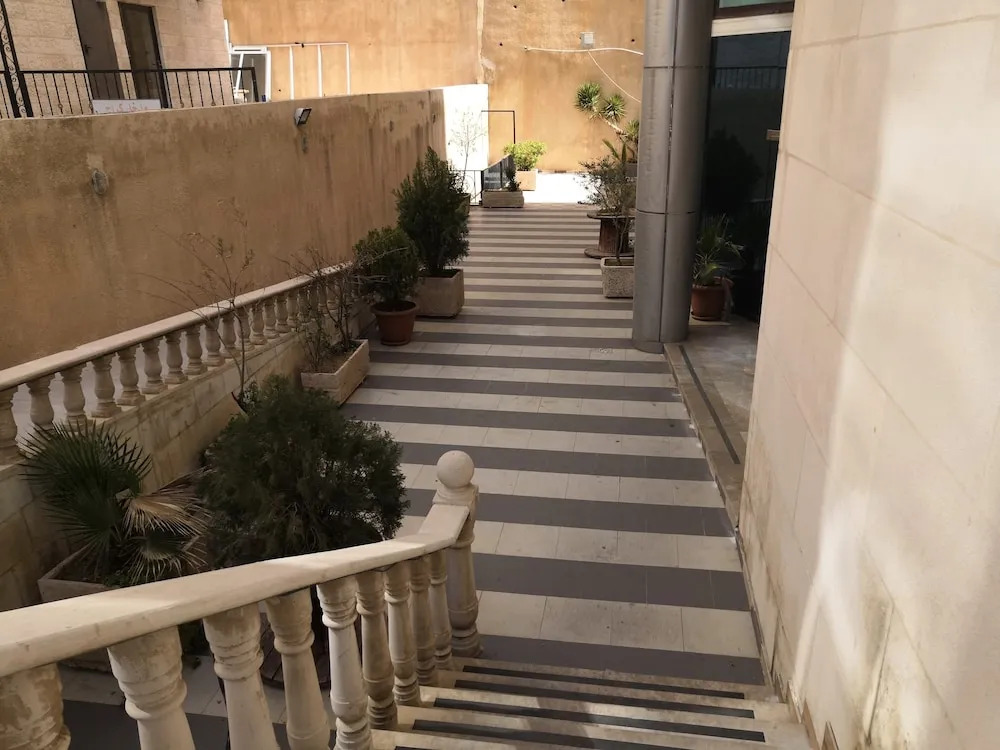 Amnah Apartments