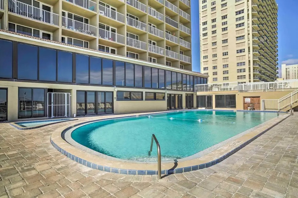 Breezy Daytona Beach Studio w/ Balcony & Views!