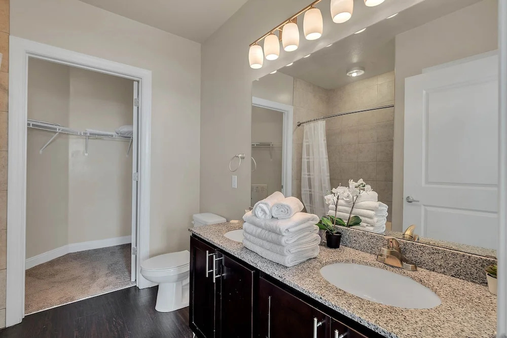 Universal Studios - Disney Apartments by Nuovo