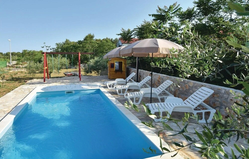 Nice Home in Gornje Selo With 3 Bedrooms, Wifi and Outdoor Swimming Pool